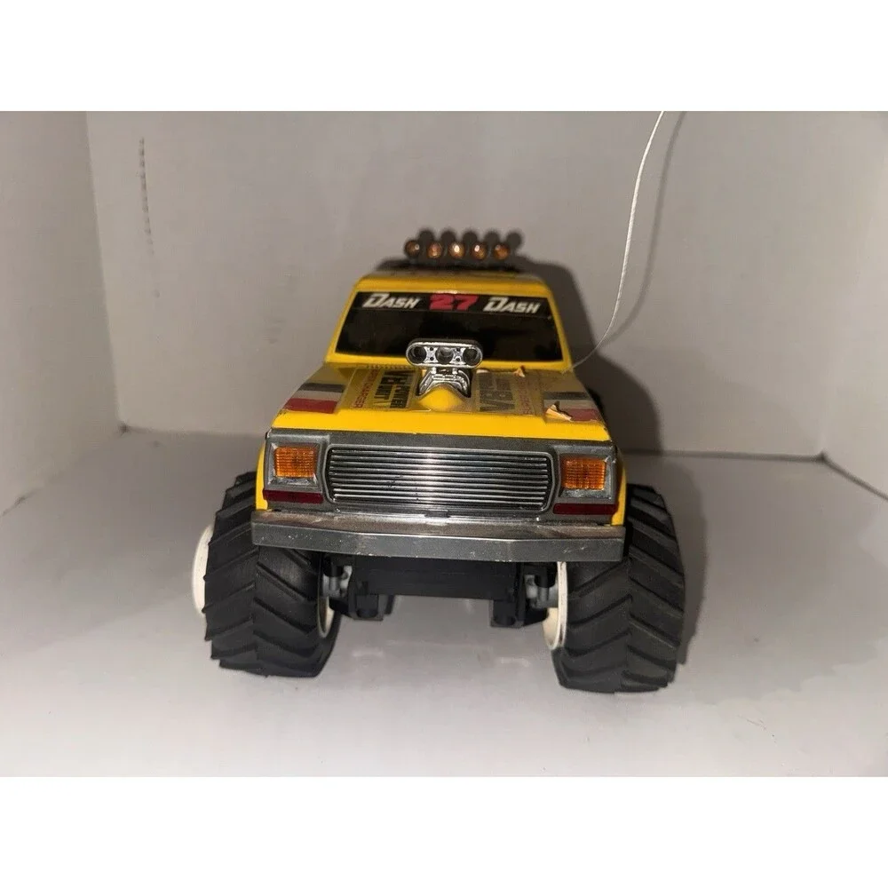 Vintage Radio Shack 4x4 Off Roader RC Truck 27MHz w/ Remote Untested